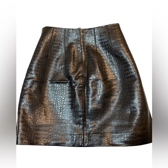 Stradivarius Black Croc Embossed Faux Leather Zip Front Mini Skirt | EU 34/US 2 - Picture 3 of 6